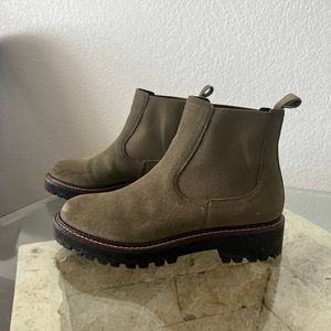 Boots CASLON size 7M